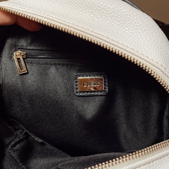 Guess Convertible Backpack PU Leather - Picture 6 of 7